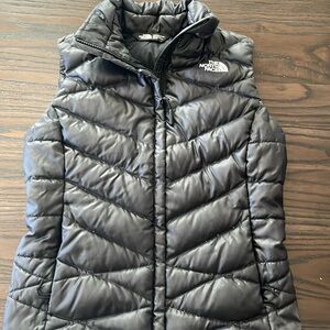 Women’s black puffer vest. The North Face.